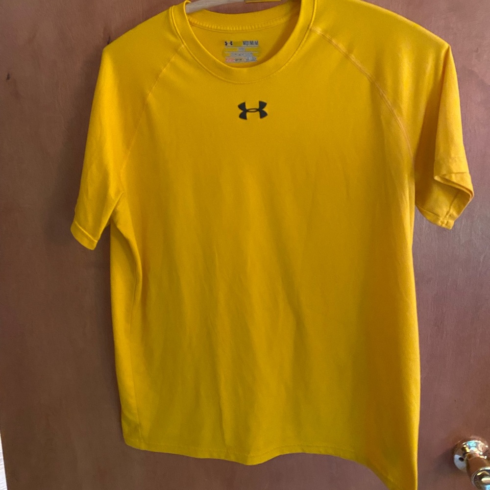 Under Armour loose fit heat gear tee size M